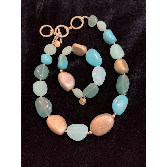 JONES of NEW YORK, JNY, Necklace & Bracelet Set, Gold Tone Chain & Stones - Picture 2 of 11